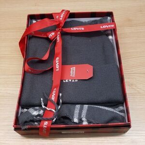 LEVI'S Mens Beanie Hat Plaid Scarf Set Gray Embroidered Logo Gift Set